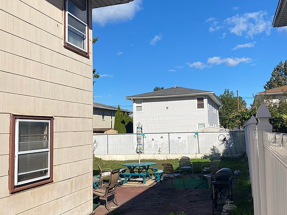 3rd image of 25 Wilson Ave