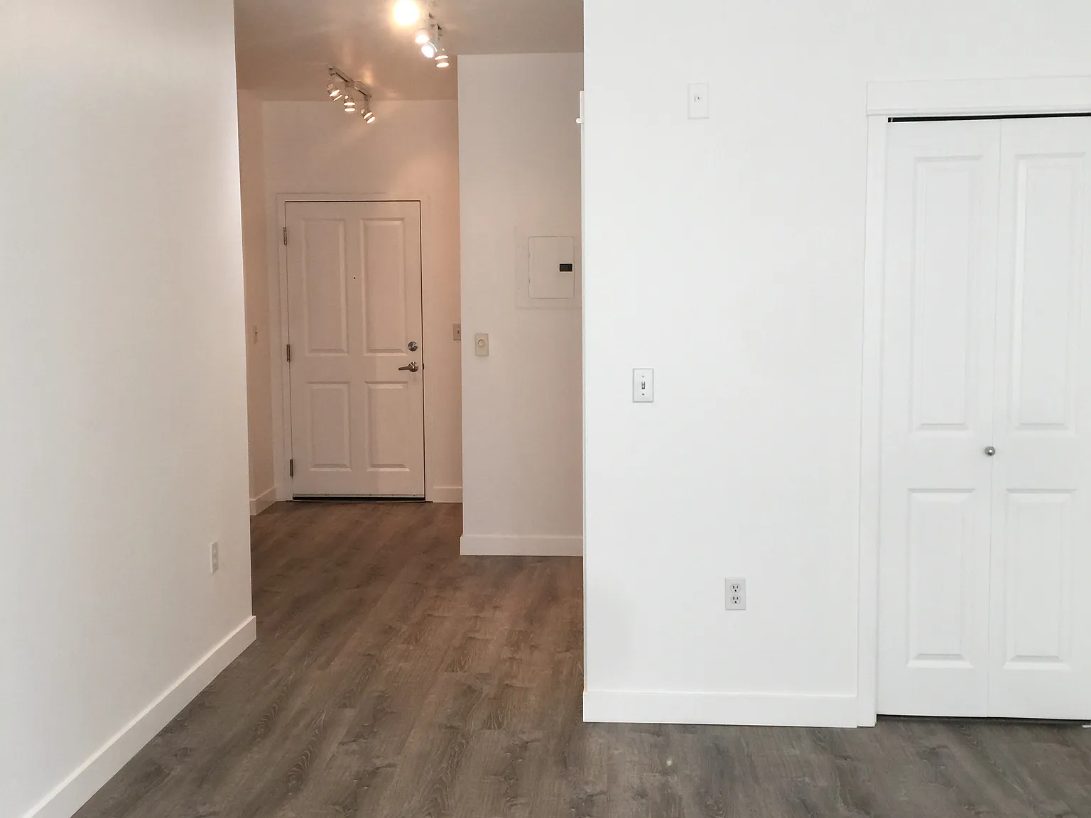 Studio, 480 sqft, $1,910 — Photo 4