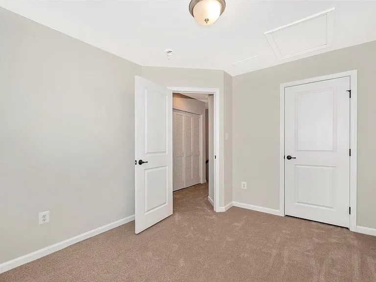 113 Montreal Way — Photo 21