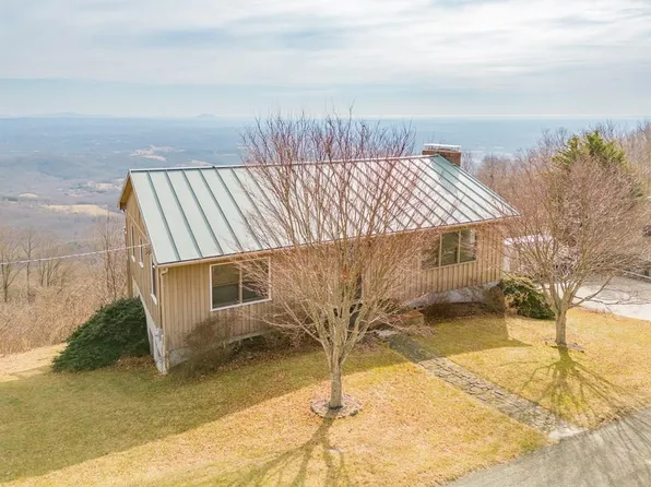 92 Saint Moritz Dr, Fancy Gap, VA 24328