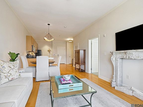 5th image of 7707 Bluebonnet Blvd APT 208