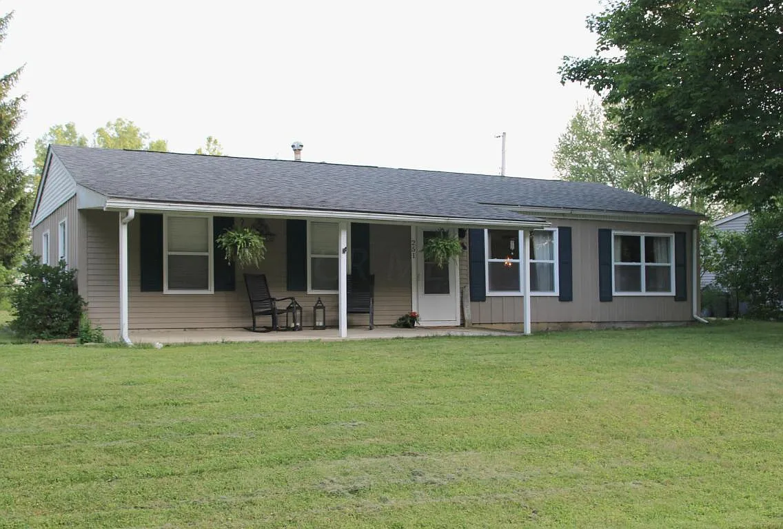 251 Arbor Dr photo 1