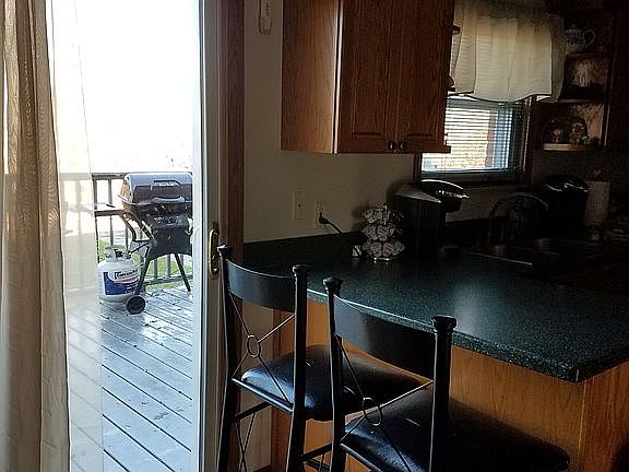 Kitchen breakfast bar