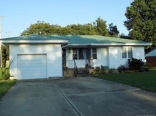 102 Russell St, Holdenville, OK 74848