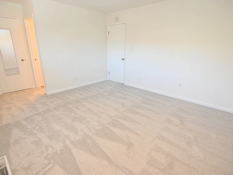 5659 Lathrop Dr — Photo 17