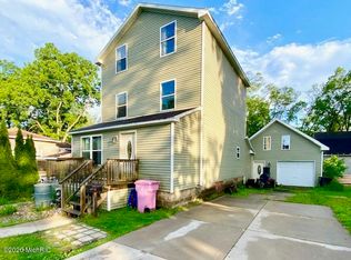 28 E Maple St, Fremont, MI 49412