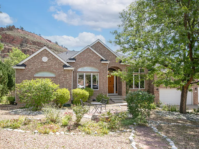 Welcome to 115 Eagle Canyon Circle!