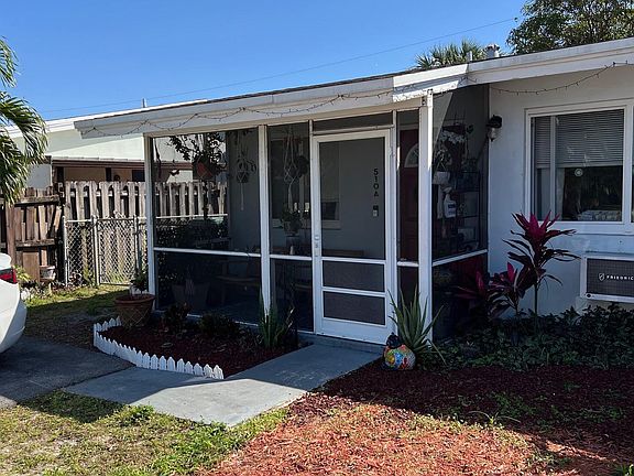5th image of 510A NE 58th St