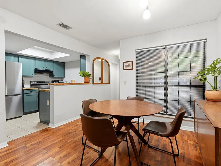 900 SW 62nd Blvd #B5 — Photo 4