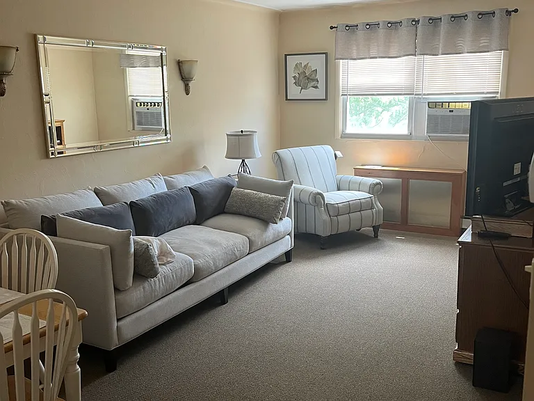 83 Dongan Ave #2 — Photo 6