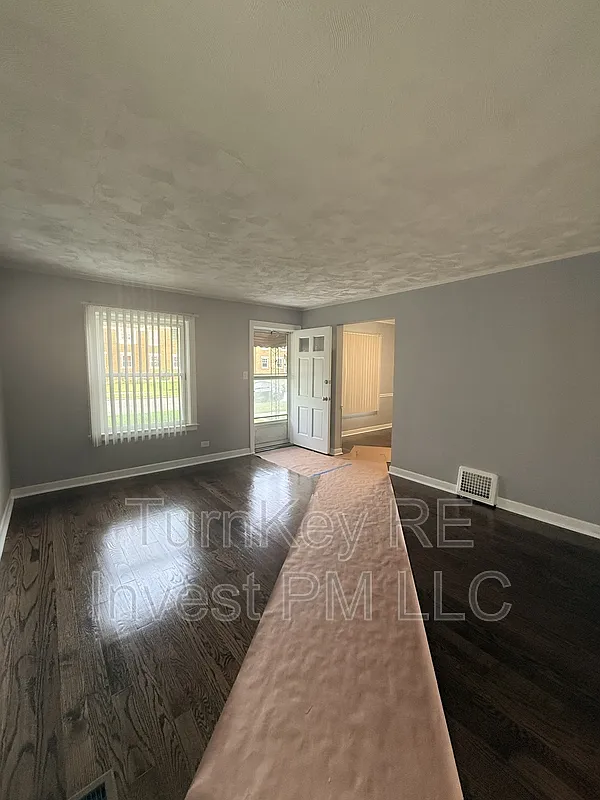2 bed, 1.0 bath, 1000 sqft, $1,800 — Photo 2