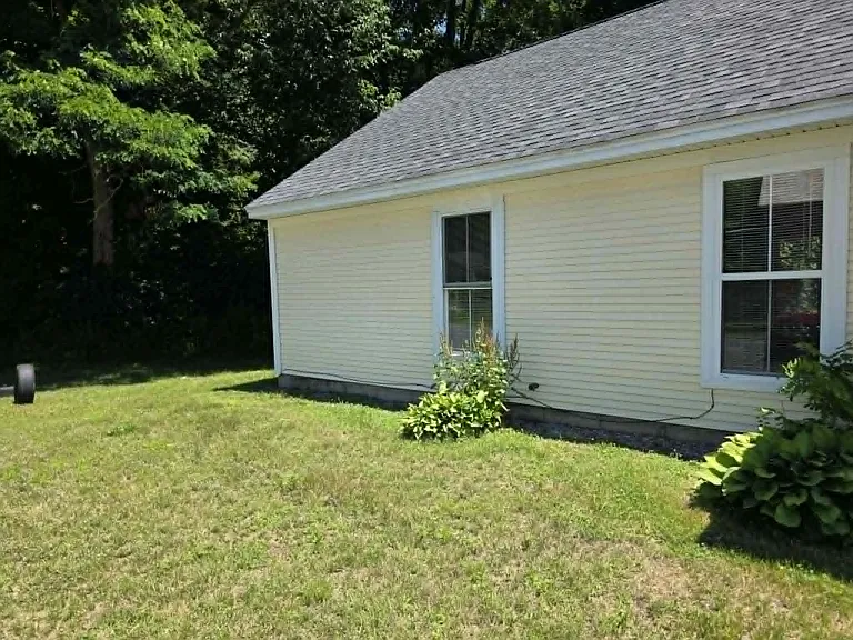 18 Main St #10 — Photo 3
