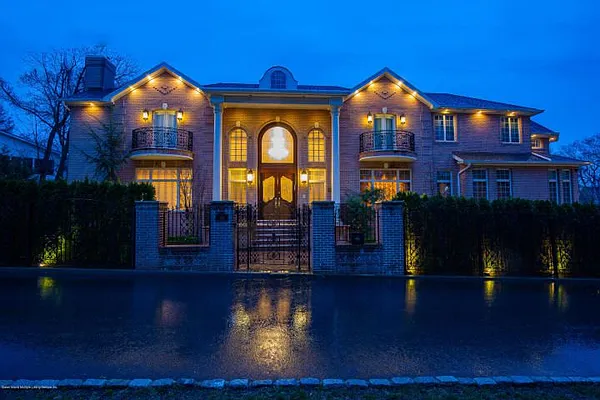 Sold by Robert DeFalco Realty | media 29