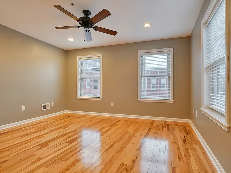 64 E Heath St — Photo 12