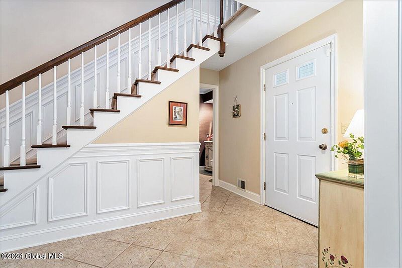 4th image of 33 Cloverfield Drive