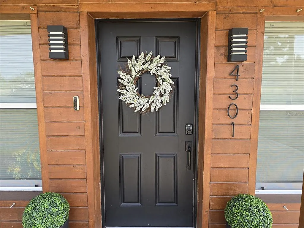 3 bed, 1.0 bath, 1152 sqft, $2,695 — Photo 3