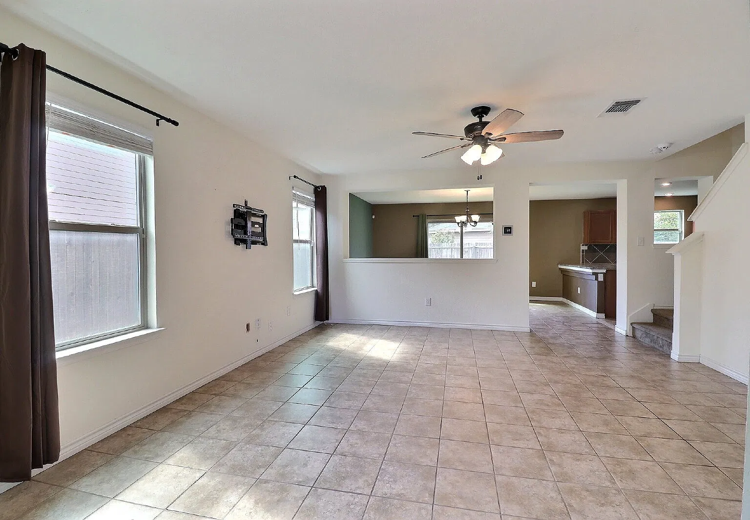 4 bed, 2.5 bath, 2050 sqft, $1,800 — Photo 4