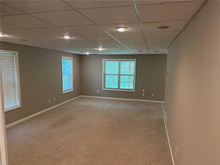 995 Stefan Walk — Photo 17