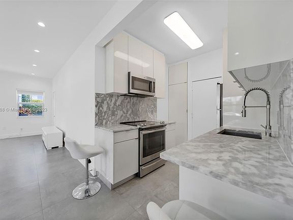 3rd image of 408 W 25th St APT 1