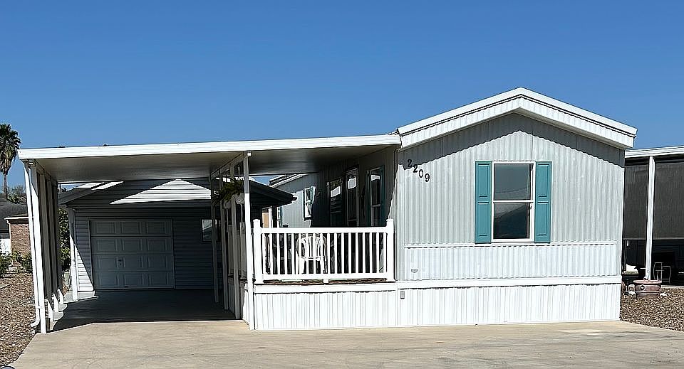 1st image of 2209 W Bogey Dr