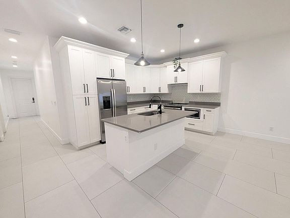 2nd image of 6872 Australian St