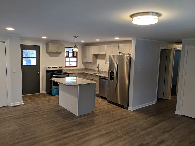 1390 Pleasant Valley Ln — Photo 2