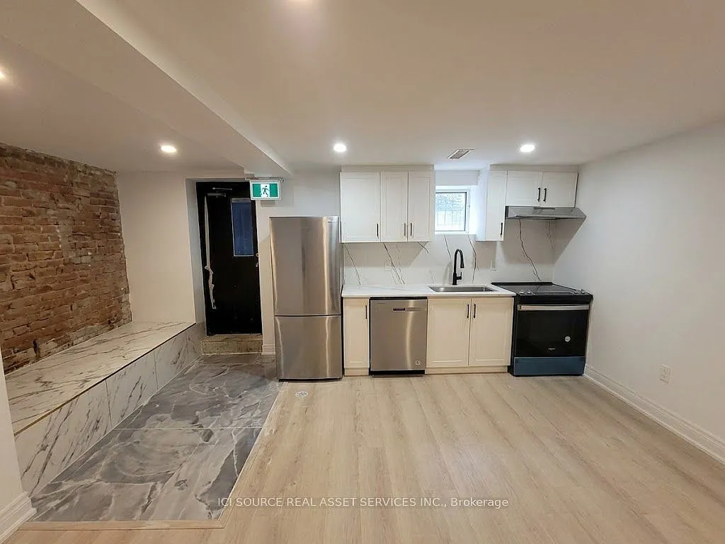 3 bed, $3,299 — Photo 2