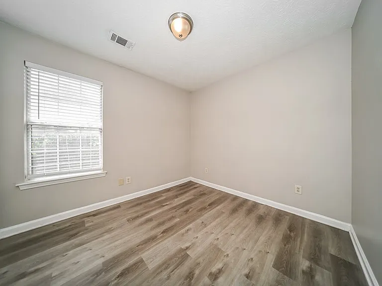 204 Adam Cir — Photo 12