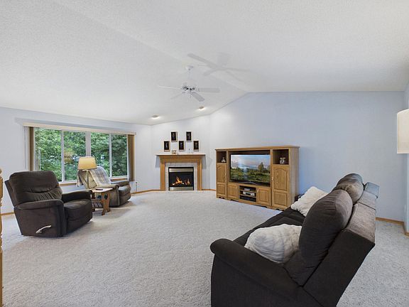 4th image of 3529 Rose Ct N
