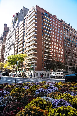 Sold by Douglas Elliman | media 17