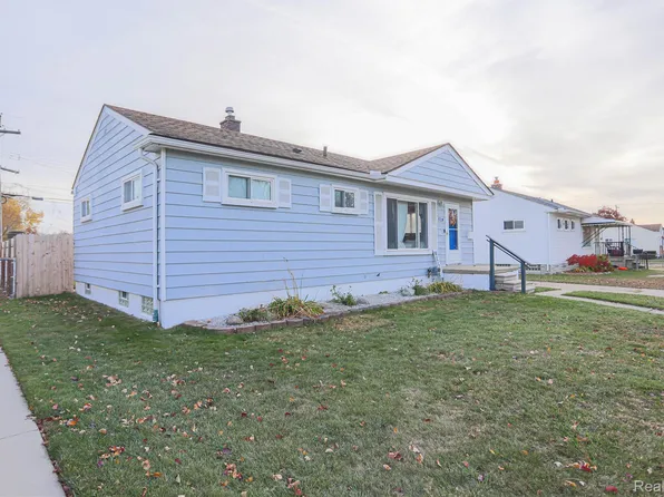 15214 Petrie St, Roseville, MI 48066