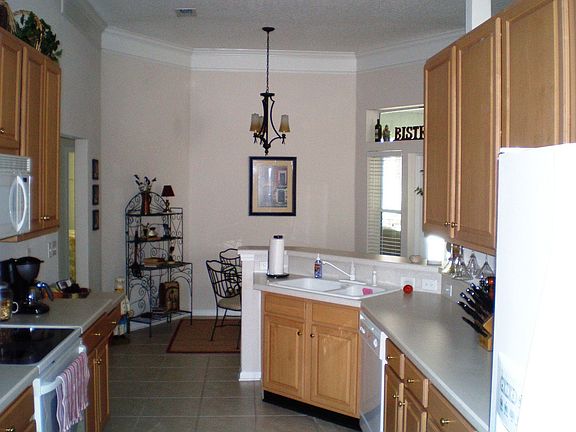 Kithchen and breakfast nook