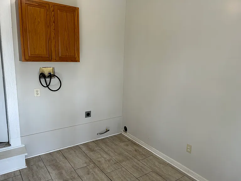 1331 Parkview Cir — Photo 3