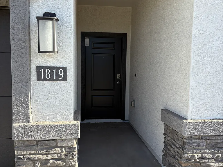1819 W Starfire Ave — Photo 2
