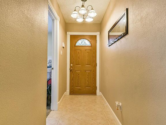 5th image of 4922 Meadow Place Dr