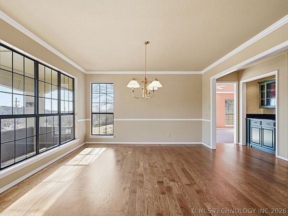 4th image of 7824 S Urbana Ave