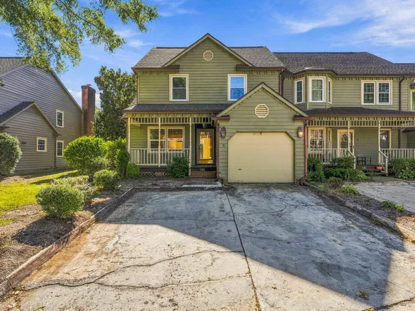 8 Heatherfield Ct, Kilmarnock, VA 22482