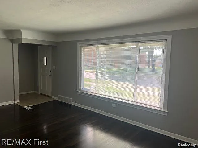 22841 E Thirteen Mile Rd — Photo 6