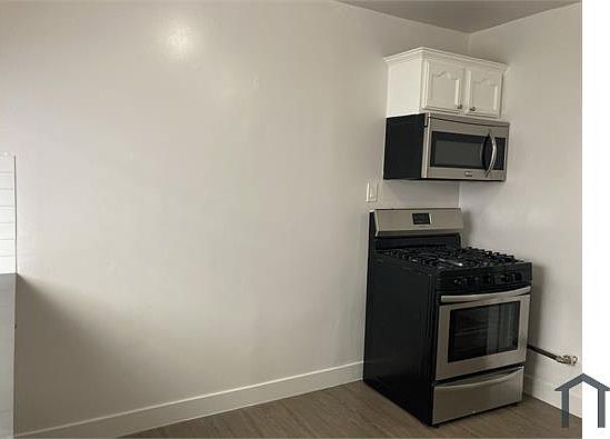 2nd image of 834 W 83rd St