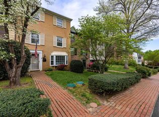 8 Georgetown Grn, Charlottesville, VA 22901