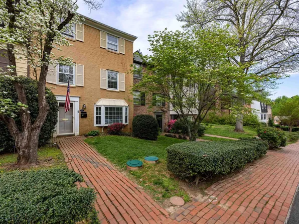 8 Georgetown Grn, Charlottesville, VA 22901