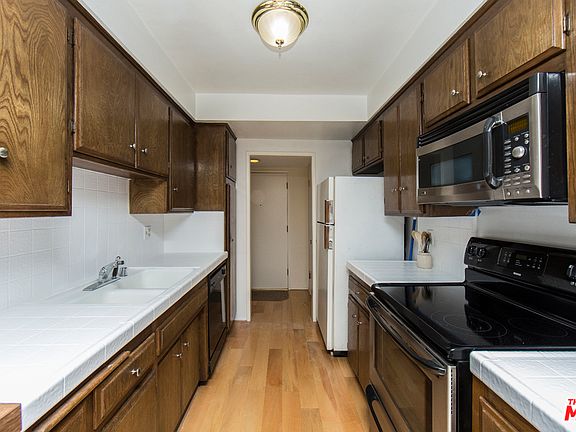 4th image of 1262 S Barrington Ave APT 205