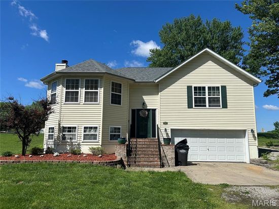 130 Shore Dr SW, Edwardsville, IL 62025