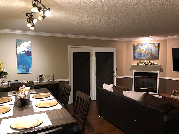 Living-room/doors to deck