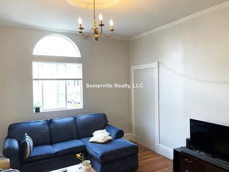 15 Ashford St #1 — Photo 4