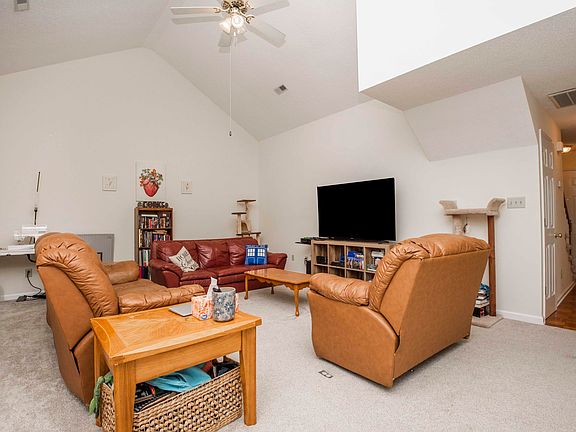 5th image of 613 Grove Place Ln