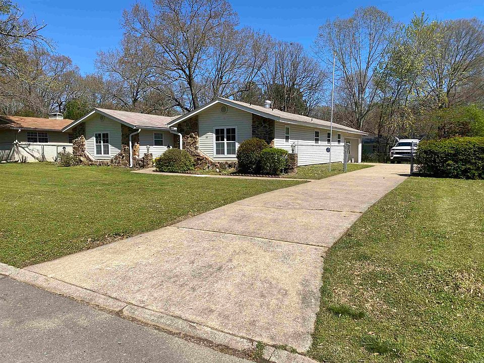 2nd image of 32 Sheraton Oaks Dr