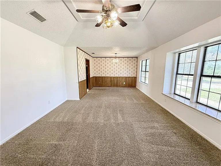 2315 E Business Highway 190 — Photo 9