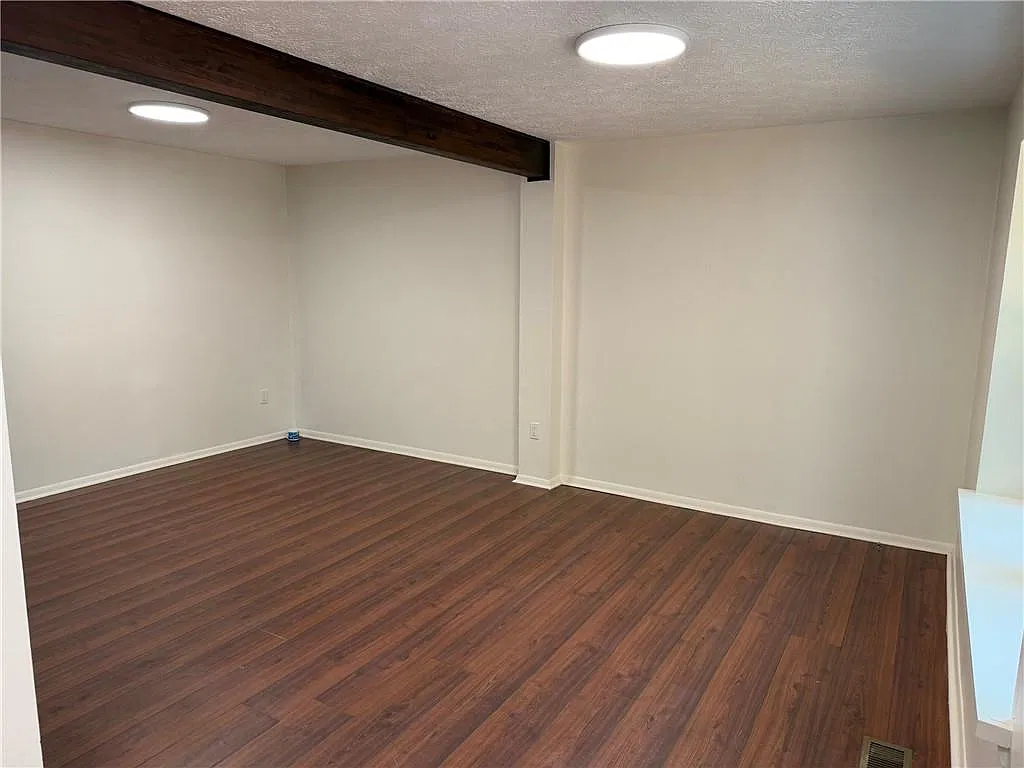3 bed, 2.5 bath, 1654 sqft, $1,995 — Photo 2