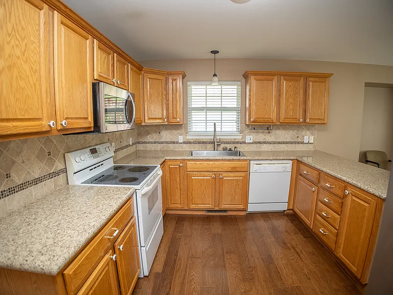 3725 Oxford Rd — Photo 11